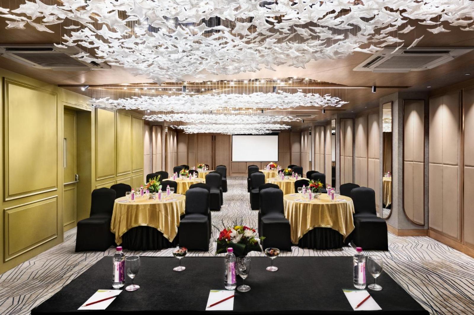 Ramada Encore By Wyndham Siliguri Sevoke Road Εξωτερικό φωτογραφία