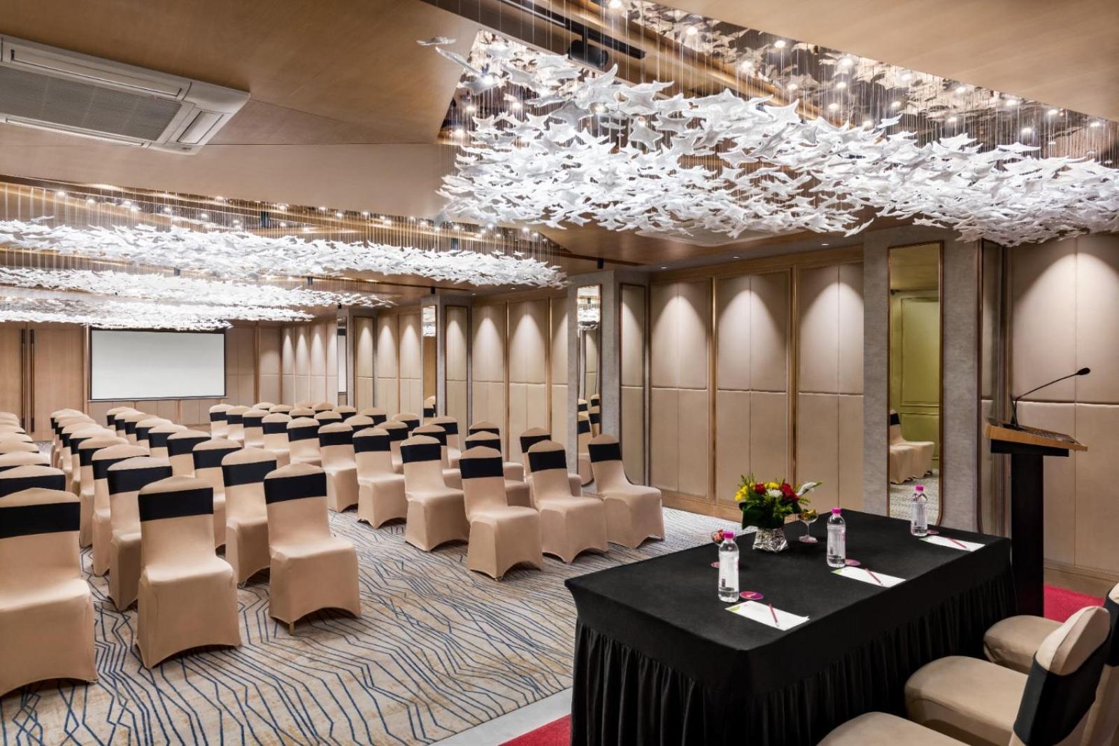 Ramada Encore By Wyndham Siliguri Sevoke Road Εξωτερικό φωτογραφία